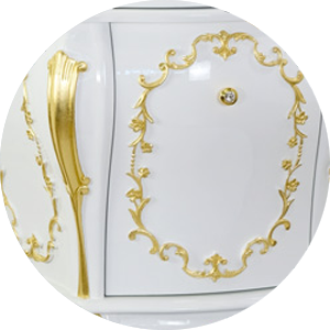 Laccato Bianco / decoration Foglia Oro